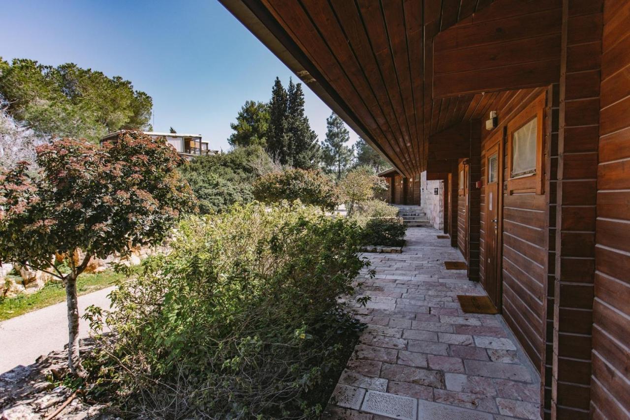 Logos Hotel In Yad Hashmona Exterior foto